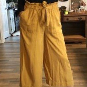 Culottes Wide Leg Capris Mustard color NWT